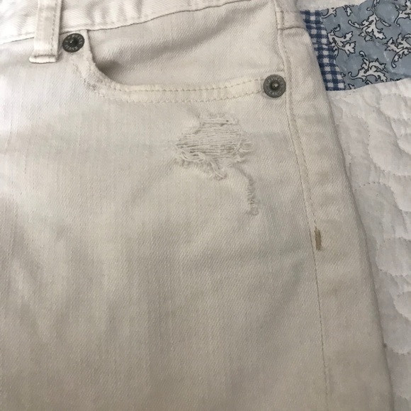 ▪️Distressed Booty Shorts▪️ - Picture 2 of 6